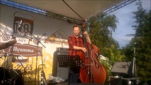 Билли Новик  исполняет песни Егора Летова в Омске 2018г