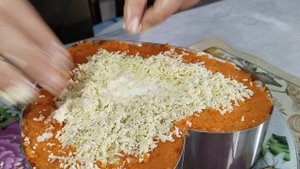 Салат Мимоза с курицей. очень сытный салат