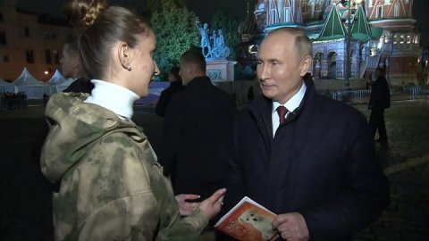 Путин встретился с поэтессой Богданой Нещерет - Россия 24