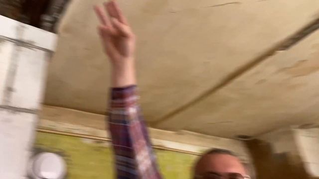 Знакомый купил маленький домик за 350 тыс в центрое города, показываю что ему досталось смотреть онлайн