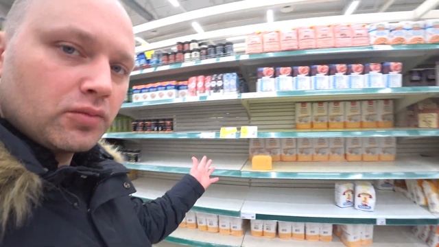Жители России сметают продукты питания в магазинах. Люди сами создают дефицит. смотреть онлайн