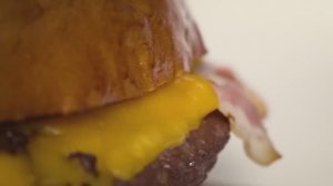 Кто быстрее съест огромный бургер челлендж! __Максута, S-Kot__