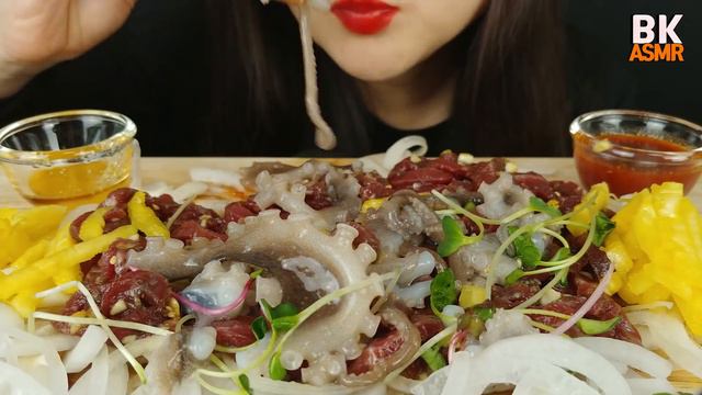 ASMR MIX RAW BEEF AND RAW OCTOPUS 육회탕탕이 먹방(EATING SOUNDS)MUKBANG смотреть онлайн