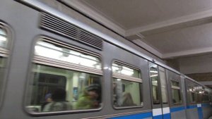 Вход на станцию метро Смоленская поездка до станции Арбатская // январь 2013