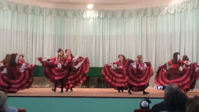 "Цыганский танец" Весняночки, младшая группа 08.04.13 смотреть онлайн