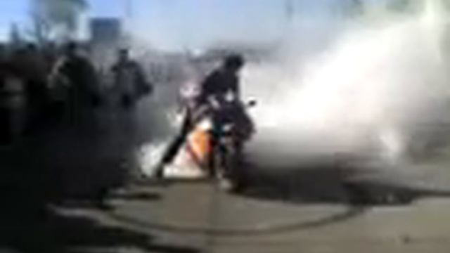 Honda vfr 400 nc30 quemando neumatico смотреть онлайн