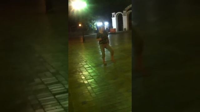 бабка отжигает )) супер танец танцы анапа набережная смотреть онлайн