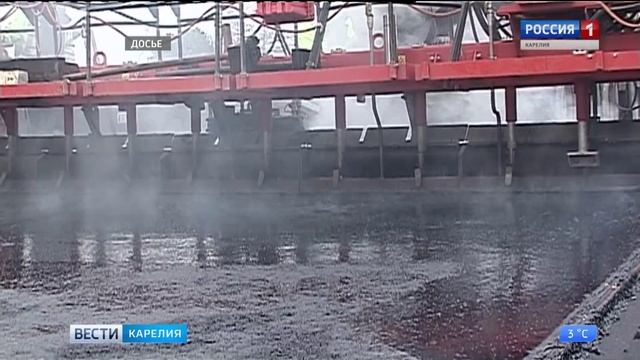 Первый слой асфальтобетона на переправе через реку Шуя смотреть онлайн