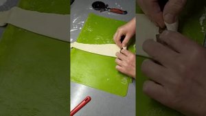 круассаны с шоколадом из покупного теста.