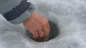 Зимняя рыбалка на поплавок.