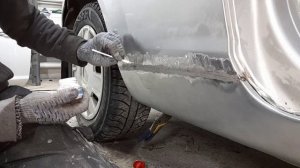 Ремонт порогов форд фокус 3д (лужение нижней части крыла)