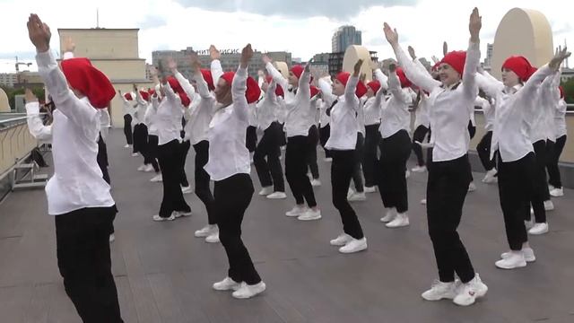 Флешмоб к 325-летию сказки Шарля Перро "Красная шапочка" смотреть онлайн