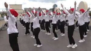 Флешмоб к 325-летию сказки Шарля Перро "Красная шапочка"