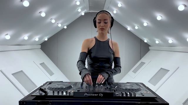 Прогрессив Техно Хаус. Xenia Diamond DJ.