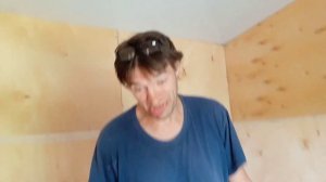 Амба губа и сын Паша Рабок. делают стол и облагораживают дачное здание. Люди ухлюди