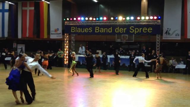 Jan Albeck & Zsofia Garbe - Samba - Blaues Band Berlin 2013 смотреть онлайн