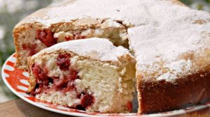 Клубничных вам чаепитий!
ШАРЛОТКА С КЛУБНИКОЙ