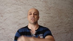 Расслабьте шею и холка и зажимы в шее исчезнут, только если выполнять это каждый день