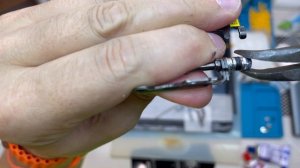 Как отремонтировать сломанные петли в ноутбуке своими руками? Показываю на примере Lenovo IdeaPad 1