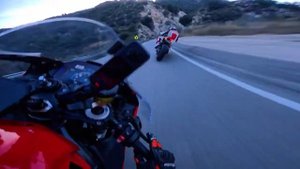 BMW S1000rr vs Ducati Streetfighter V4s
