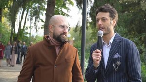 Ведущий Константин Береговой взаимодействует с гостями на мероприятии