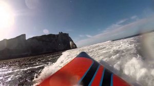 Surf's up sur la Manche, Étretat