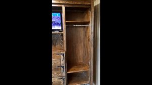 Прихожая из массива дерева под старину.