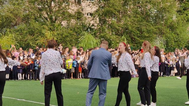 шарики детям учителя поют VID_20240902_092524