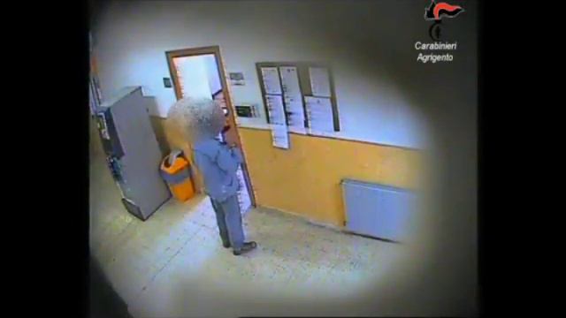 Villafranca Sicula: Dipendenti del Comune in malattia, 12 misure cautelari. TG 98 смотреть онлайн