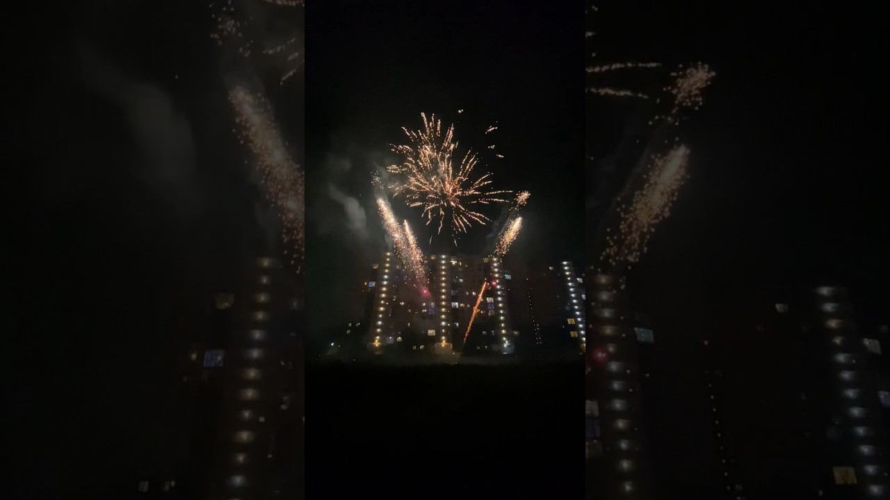 ВЕЕРНЫЙ САЛЮТ НА НОВЫЙ ГОД 2024 / ФЕЙЕРВЕРК НА НОВЫЙ ГОД 2024 #пиротехника #салют #петарды #взрыв смотреть онлайн