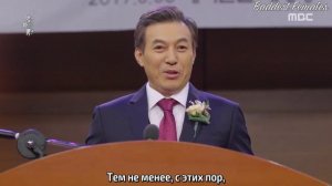 Мужчина, накрывающий стол 1 сезон 1 серия