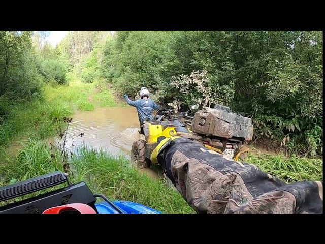 Я прокатился вторым номером на Ямаха гризли 700 в грязи