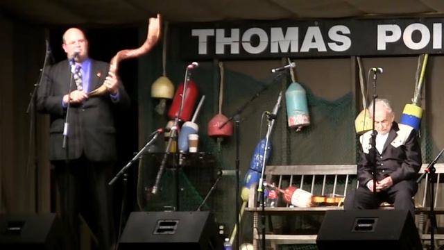 Dewey Brown blows the shofar смотреть онлайн