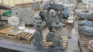 Натуральные гранитные уличные светильники.