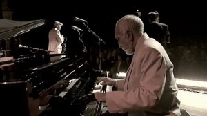 Ibrahim Ferrer ft. Omara Portuondo - 'Silencio'