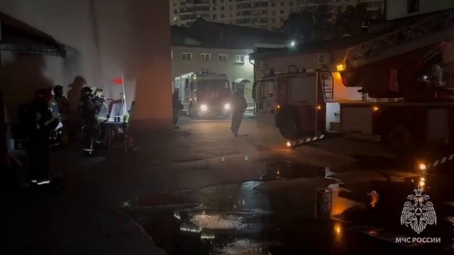 🔥Огнеборцы МЧС России ликвидируют пожар на востоке Москвы🔥