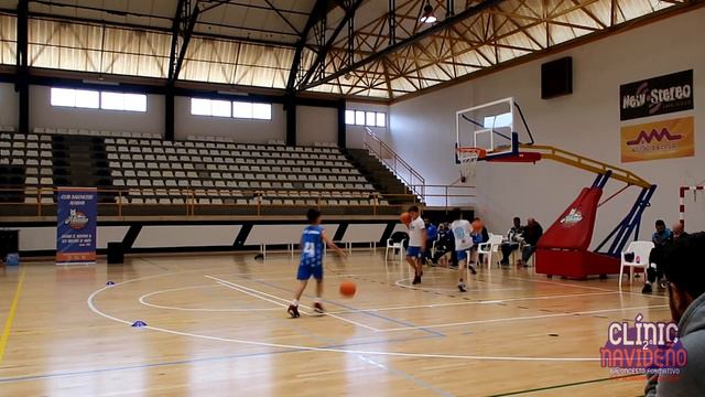 "Escuela de basket: donde todo empieza" (Toni Carrillo) - 2º CLINIC CBA-AMEBA XXIV RAIMUNDO SAPORTA смотреть онлайн