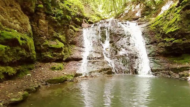 Водопад в каньоне 4К