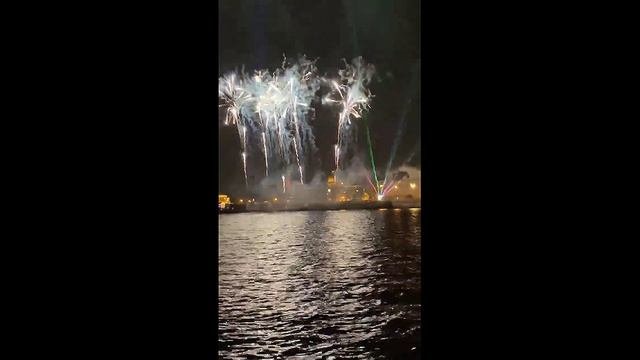 Фейерверк на стрелке ВО от Короли Веселья - Организация VIP праздников! СПб-Москва-Россия!