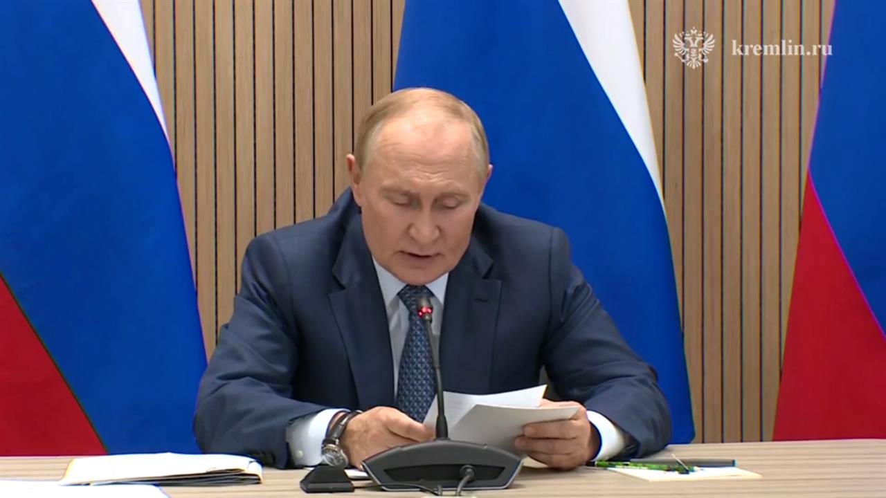 Путин заявил, что в России налаживают работу народного ОПК