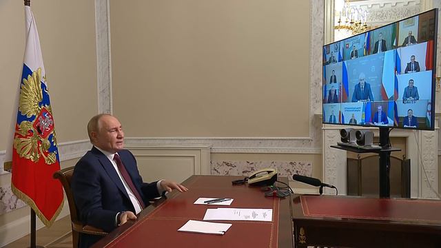 Владимир Путин в шутку похвалил Сергея Аксенова за укрепление «советской власти» в Крыму