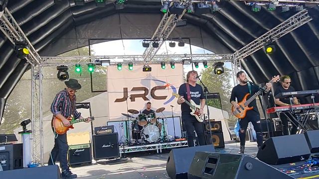 DD Allen at Gosport playingI See You in the Dark @gosportwaterfrontfestival4313 смотреть онлайн