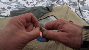 зимняя рыбалка ОКУНЯШКИ МАТРОСИКИ КЛЮЮТ НА МОТЫЛИКА