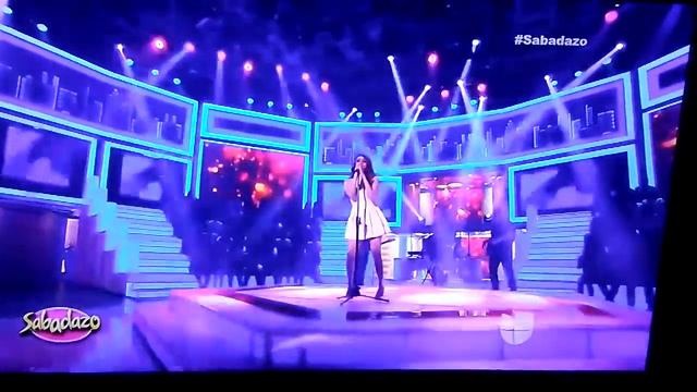 Dulce Maria canta No Se Llorar em Sabadazo смотреть онлайн