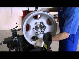 Стенд_для_правки_дисков_токарным_модулем_Фаворит_Т.flv