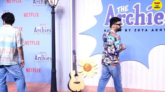 Kajol and Shah Rukh Khan Most Adorable Moment during The Archies Screening смотреть онлайн