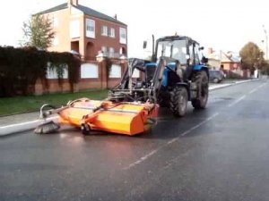 Дорожная щетка на МТЗ с прибордюрной щеткой