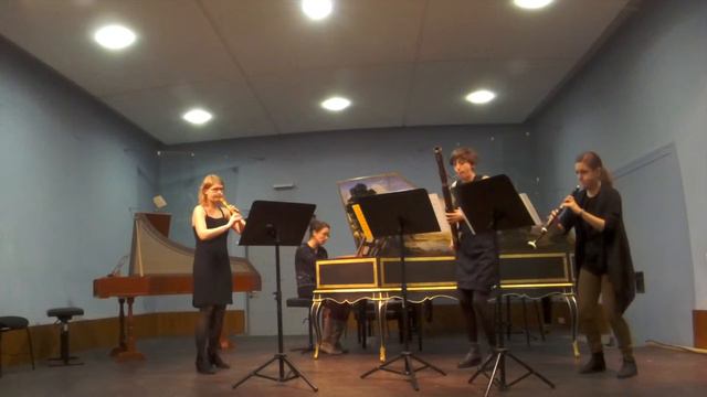 Almira plays Hotteterre Sonate 3 смотреть онлайн