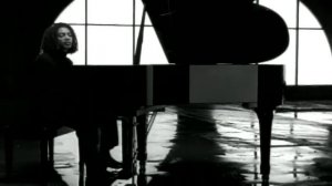 Sananda Maitreya - Let Her Down Easy (Video)