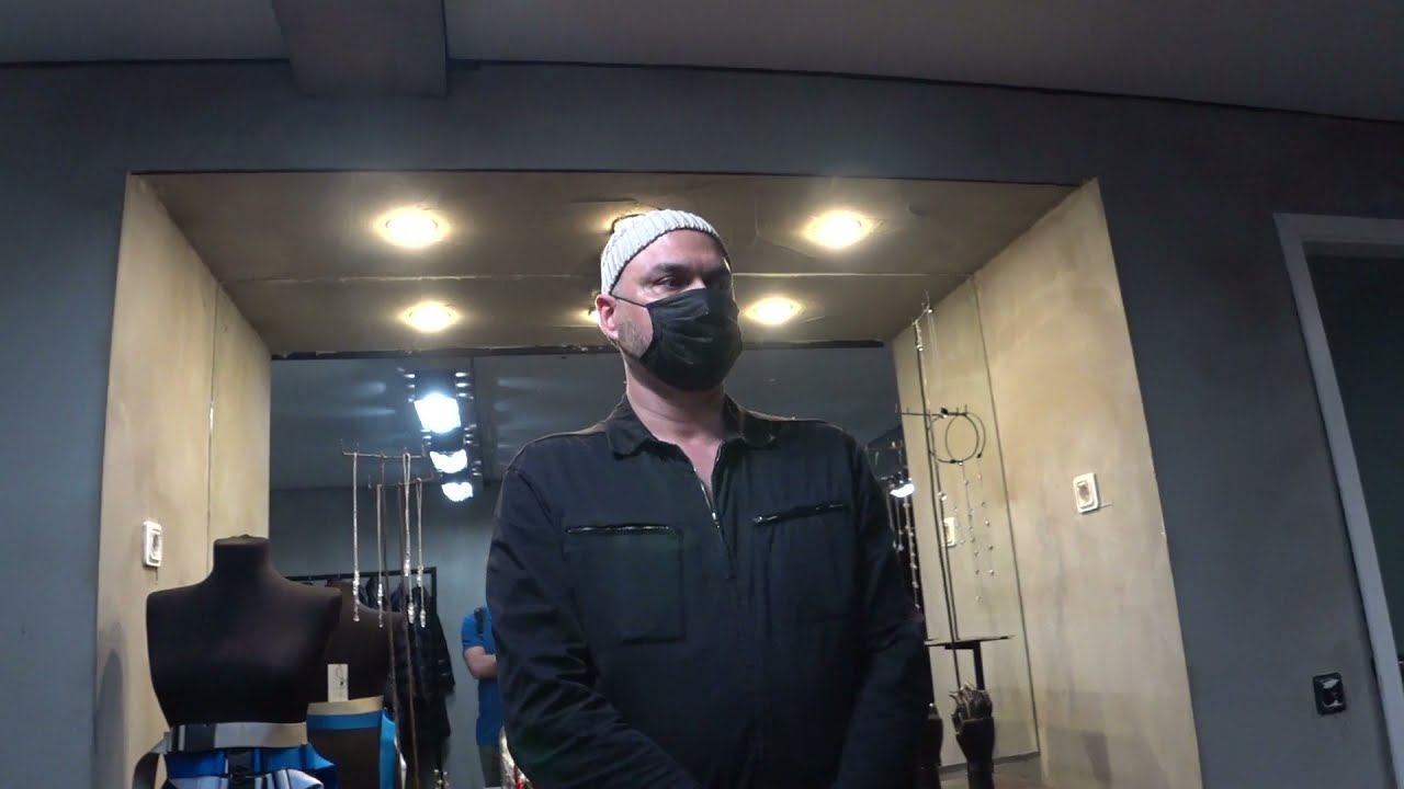 @yakovlevofficial и самый модный продавец Миша. Фотозапрет в магазине.